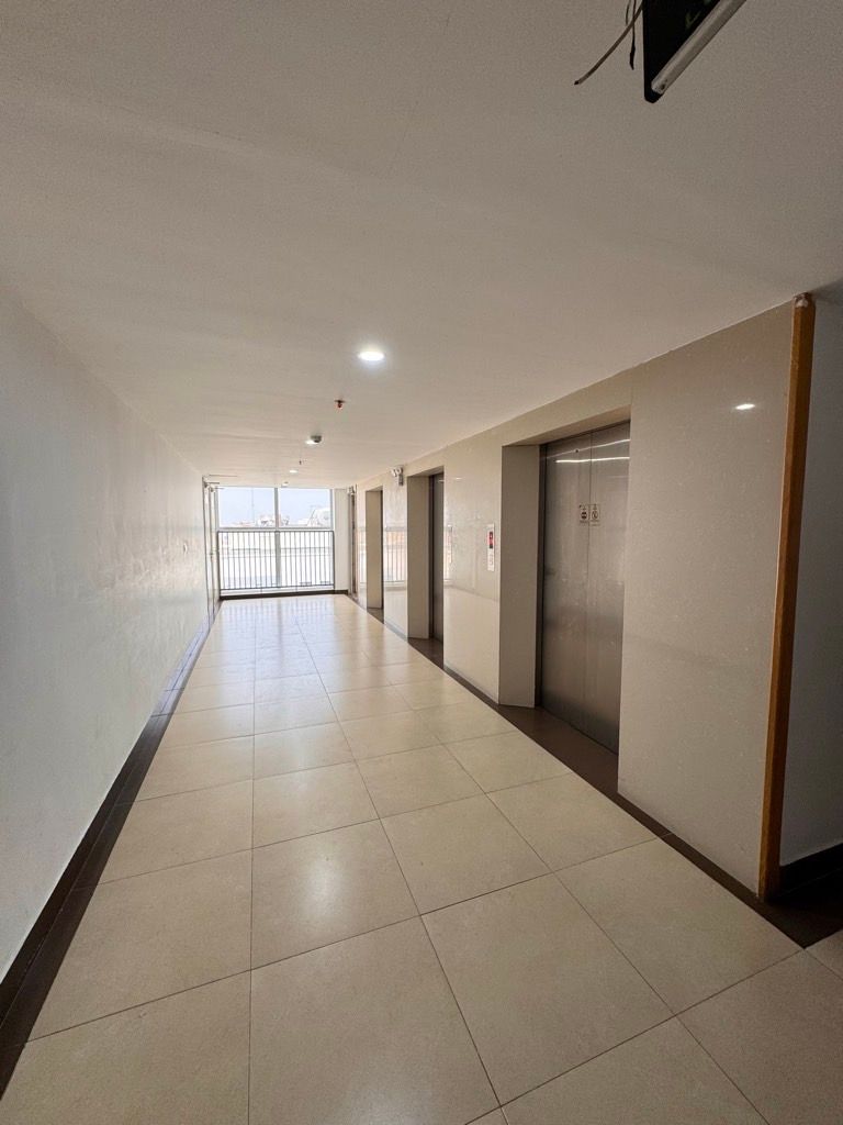 Bán nhà Tây Nam Linh Đàm - diện tích 96m2 17 tầng - Lô góc, view hồ - giá 10,5 tỷ