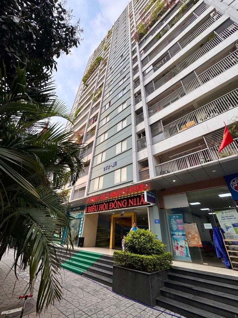 Bán nhà Tây Nam Linh Đàm - diện tích 96m2 17 tầng - Lô góc, view hồ - giá 10,5 tỷ