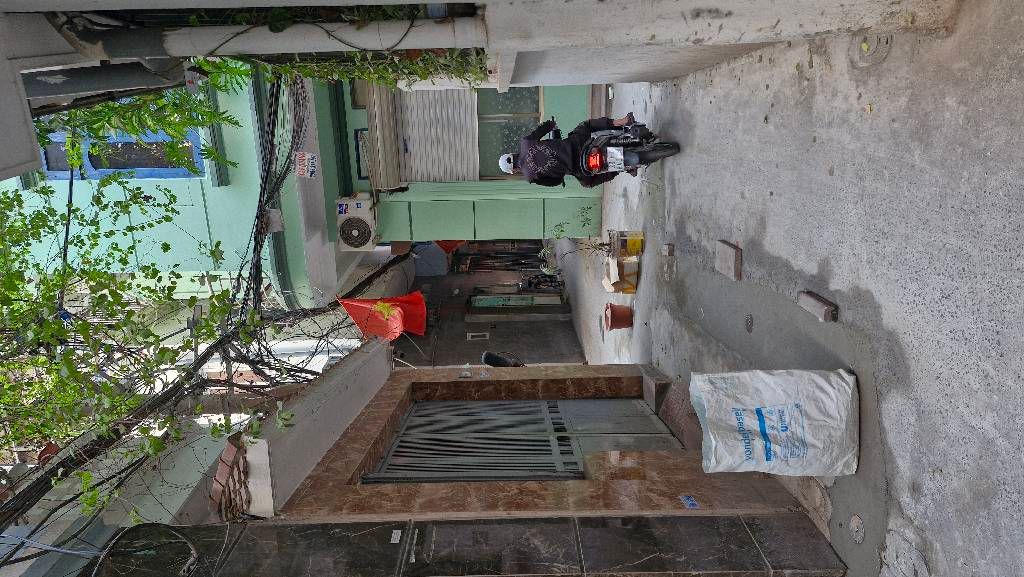 Bán nhà Đê La Thành - diện tích 45m2 1 tầng - Kinh doanh nhỏ - giá 2,45 tỷ