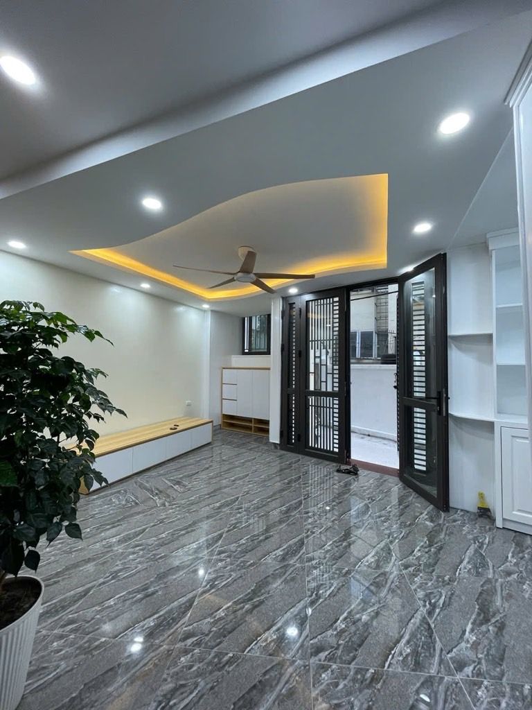 Bán nhà Lĩnh Nam - diện tích 30.3m2 6 tầng - mặt tiền rộng - giá 8,66 tỷ