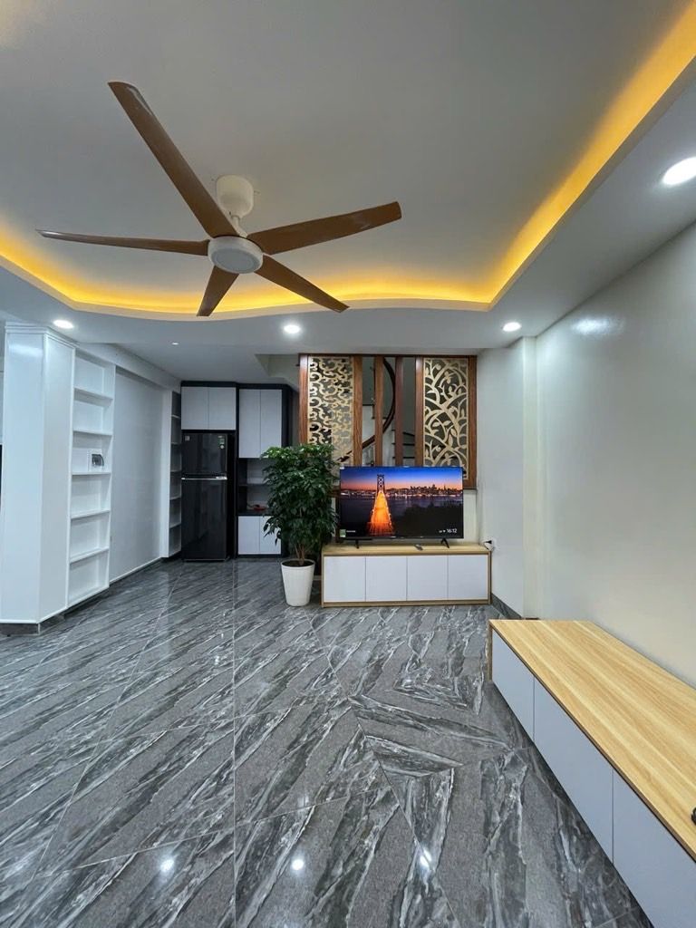 Bán nhà Lĩnh Nam - diện tích 30.3m2 6 tầng - mặt tiền rộng - giá 8,66 tỷ