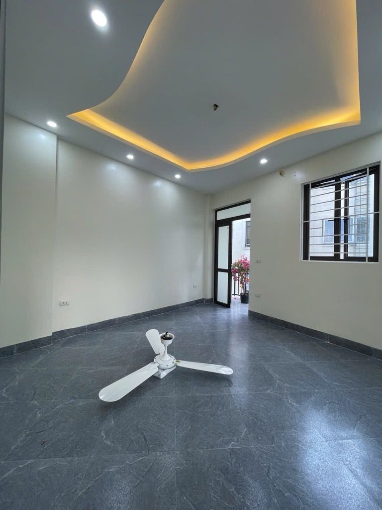 Bán nhà Lĩnh Nam - diện tích 30.3m2 6 tầng - mặt tiền rộng - giá 8,66 tỷ