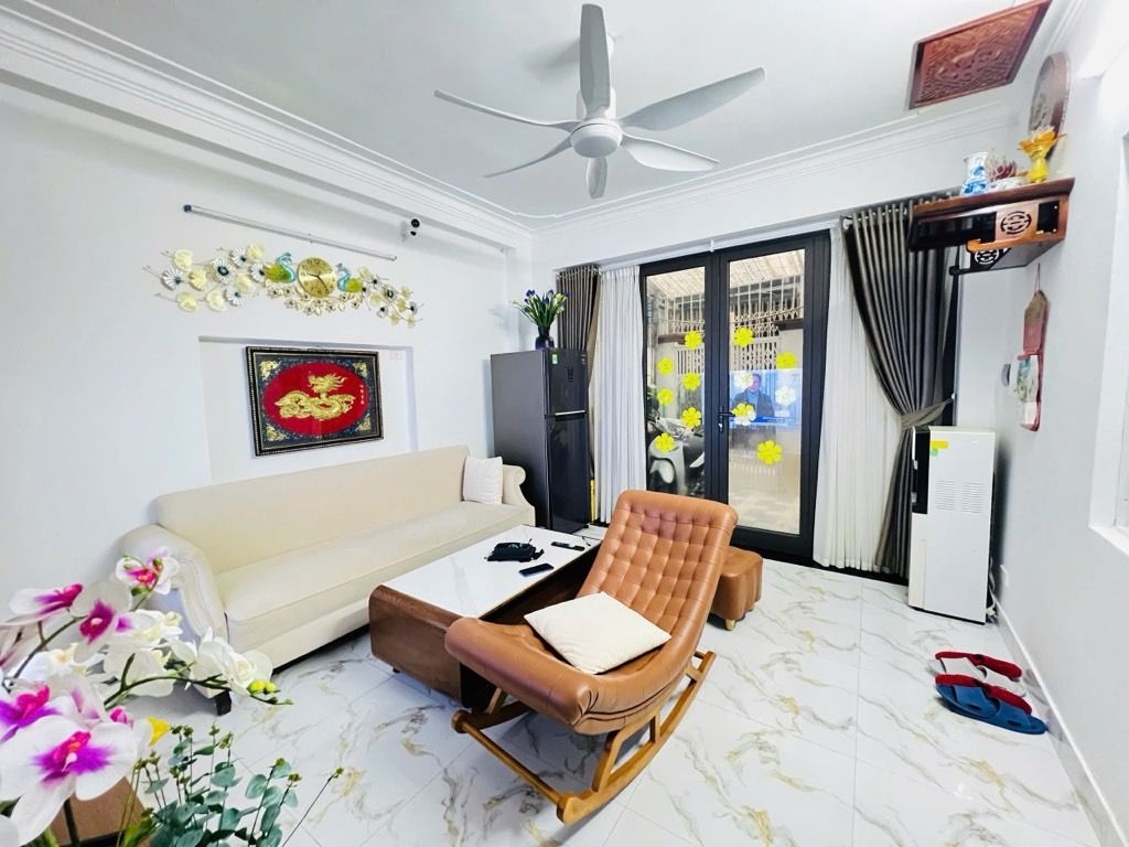 Bán nhà Nguyễn Trãi - diện tích 48m2 5 tầng - Lô góc - giá 9,5 tỷ