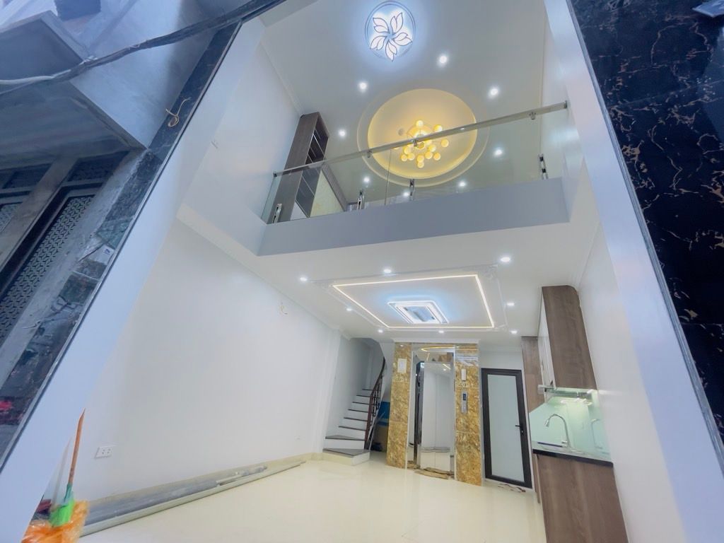 Bán nhà Phố Chợ Khâm Thiên - diện tích 35m2 6 tầng - Nhà đẹp - giá 9,5 tỷ