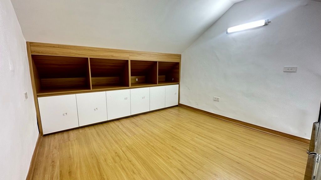 Bán nhà Bùi Ngọc Dương - diện tích 35m2 1 tầng - Căn hộ tập thể tầng 2 - giá 3,3 tỷ