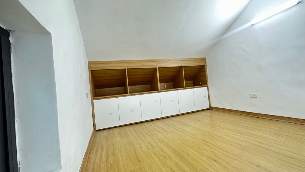 Bán nhà Bùi Ngọc Dương - diện tích 35m2 1 tầng - Căn hộ tập thể tầng 2 - giá 3,3 tỷ