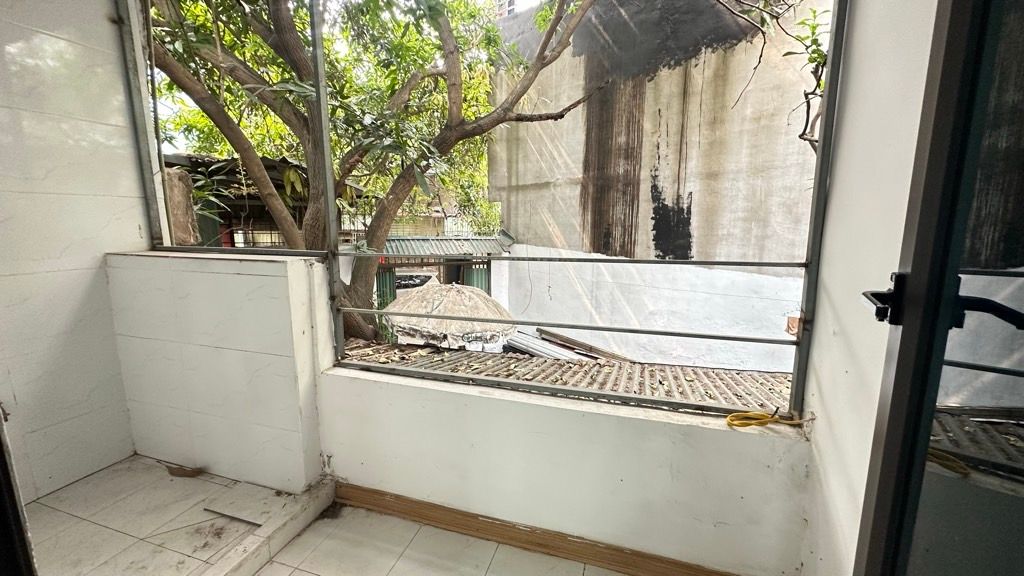 Bán nhà Bùi Ngọc Dương - diện tích 35m2 1 tầng - Căn hộ tập thể tầng 2 - giá 3,3 tỷ