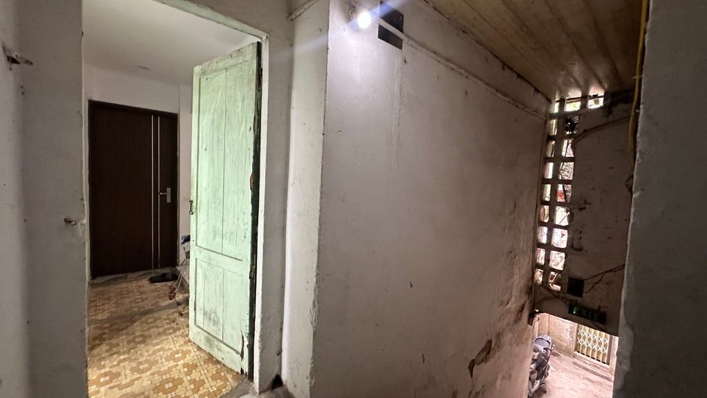 Bán nhà Bùi Ngọc Dương - diện tích 35m2 1 tầng - Căn hộ tập thể tầng 2 - giá 3,3 tỷ