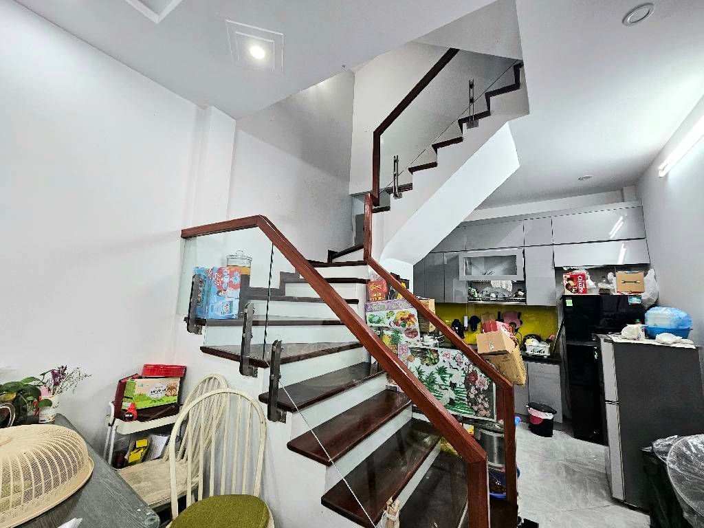 Bán nhà Tân Mai - diện tích 41m2 5 tầng - Mặt ngõ thông ô tô qua nhà - giá 11,2 tỷ