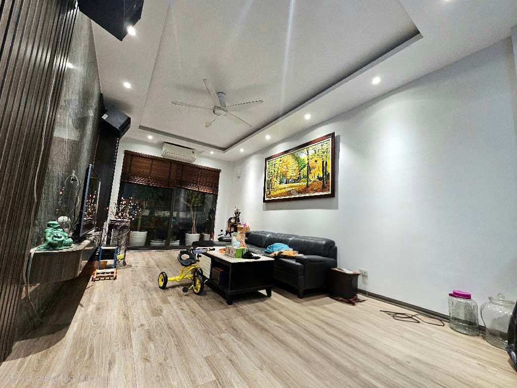 Bán nhà Tân Mai - diện tích 41m2 5 tầng - Mặt ngõ thông ô tô qua nhà - giá 11,2 tỷ