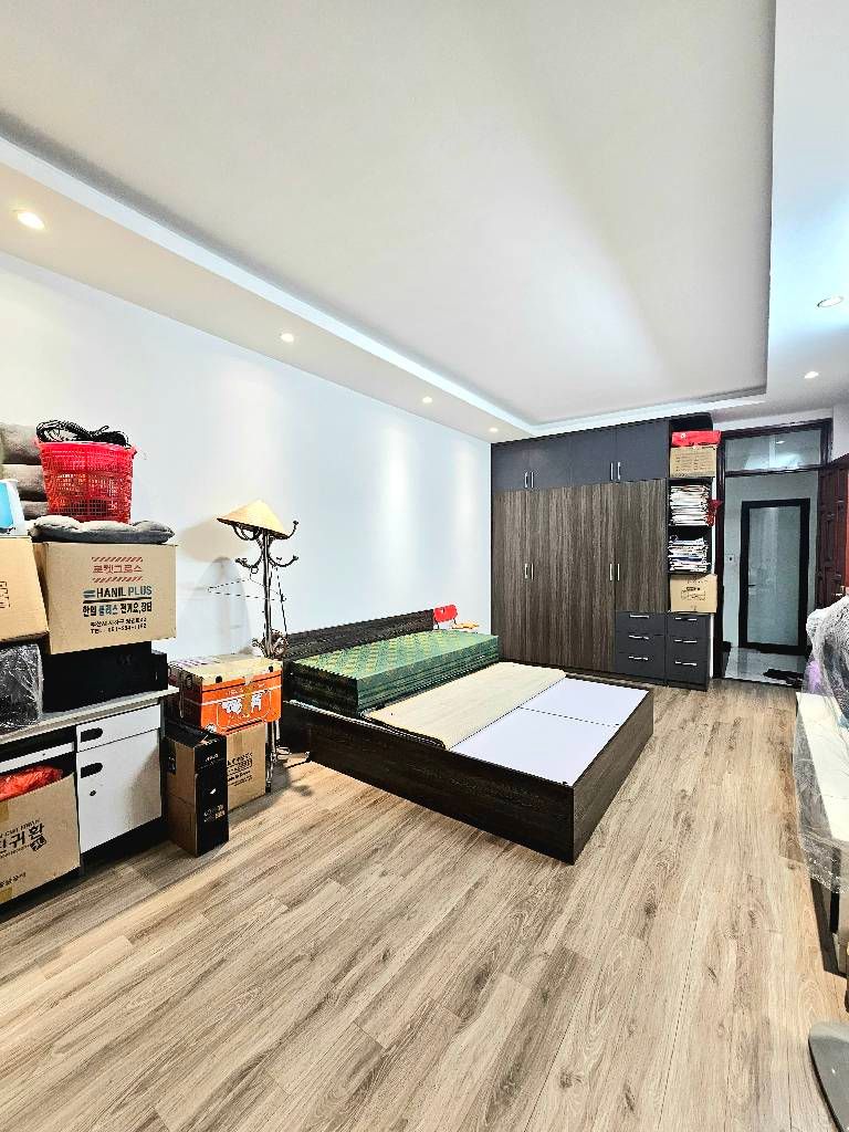 Bán nhà Tân Mai - diện tích 41m2 5 tầng - Mặt ngõ thông ô tô qua nhà - giá 11,2 tỷ