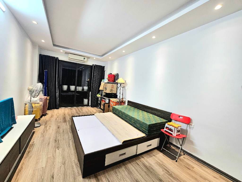 Bán nhà Tân Mai - diện tích 41m2 5 tầng - Mặt ngõ thông ô tô qua nhà - giá 11,2 tỷ