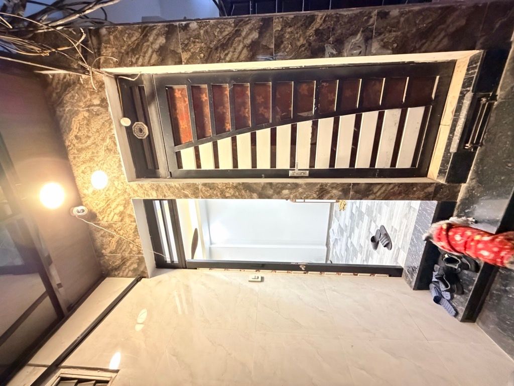 Bán nhà Trần Khát Chân - diện tích 16m2 5 tầng - nhà dân xây - giá 5 tỷ