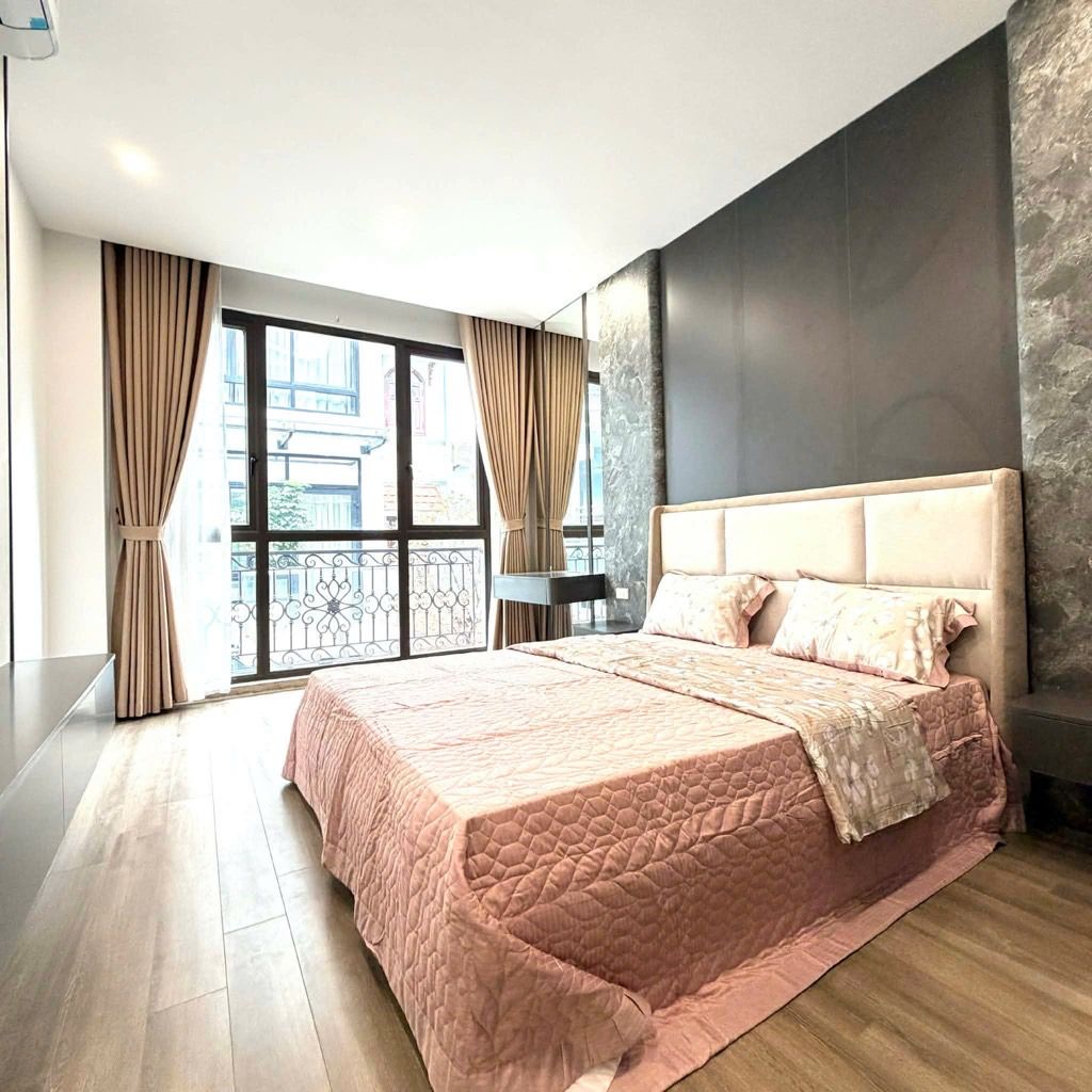 Bán nhà Thịnh Hào - diện tích 43.6m2 4 tầng - Ô TÔ TRÁNH - giá 20 tỷ