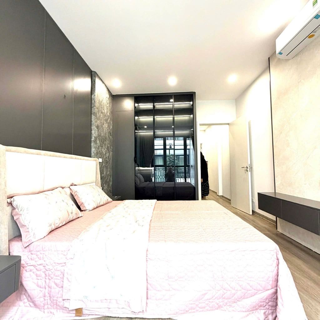 Bán nhà Thịnh Hào - diện tích 43.6m2 4 tầng - Ô TÔ TRÁNH - giá 20 tỷ