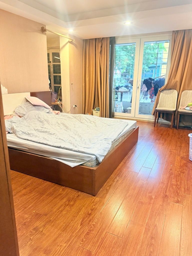 Bán nhà Phạm Ngọc Thạch - diện tích 110m2 1 tầng - Mặt phố kinh doanh sầm uất - giá 6,8 tỷ