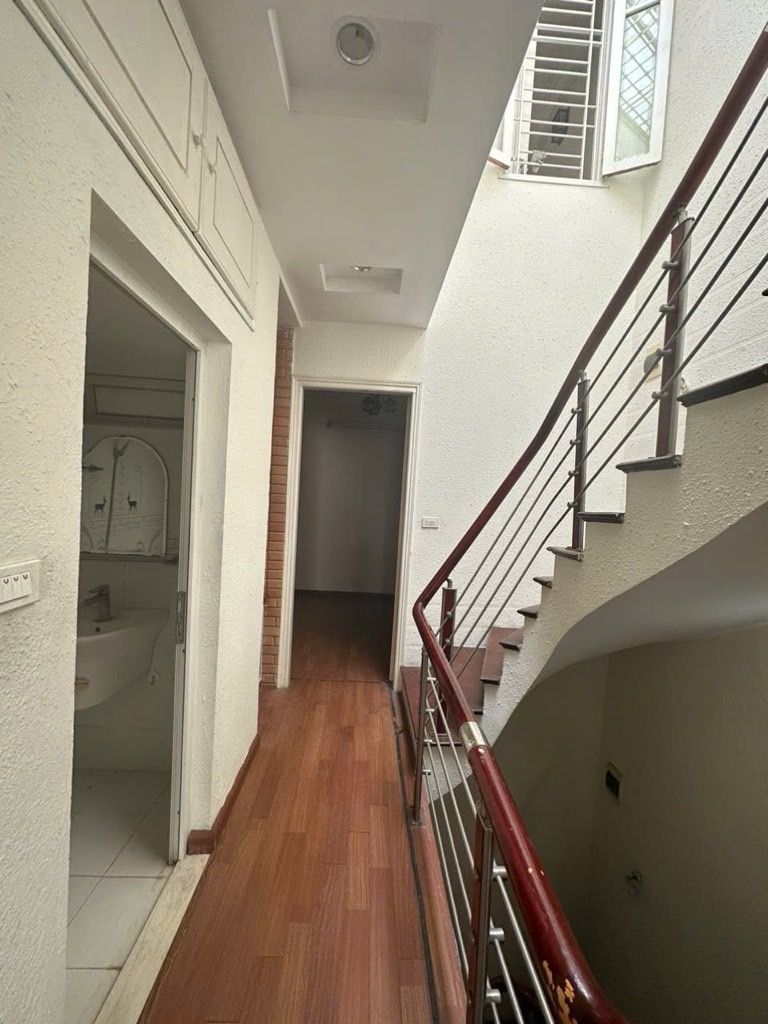 Bán nhà Đền Lừ 1 - diện tích 40m2 5 tầng - PHÂN LÔ - VỈA HÈ - giá 17,9 tỷ