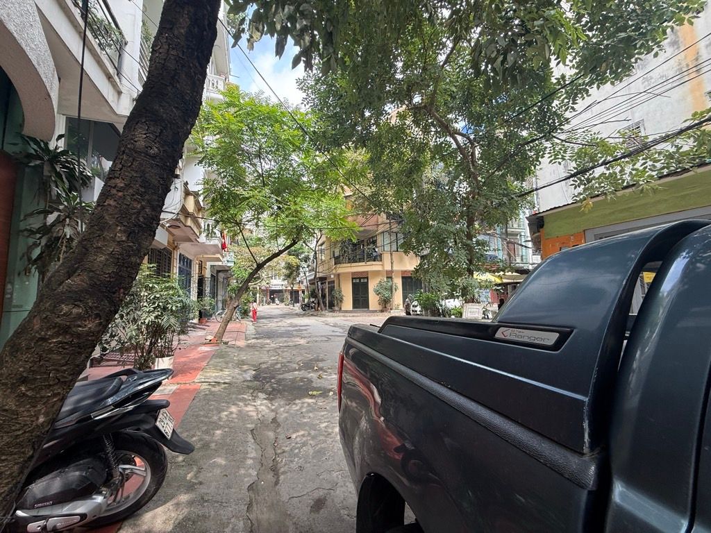 Bán nhà Đền Lừ 1 - diện tích 40m2 5 tầng - PHÂN LÔ - VỈA HÈ - giá 17,9 tỷ