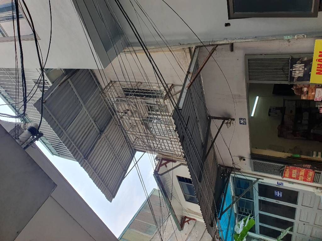 Bán nhà Nguyễn Xiển - diện tích 42m2 3 tầng - Ô tô vào tránh nhau - giá 5,3 tỷ