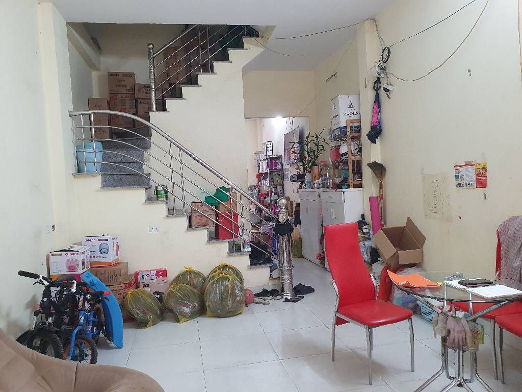 Bán nhà Nguyễn Xiển - diện tích 42m2 3 tầng - Ô tô vào tránh nhau - giá 5,3 tỷ