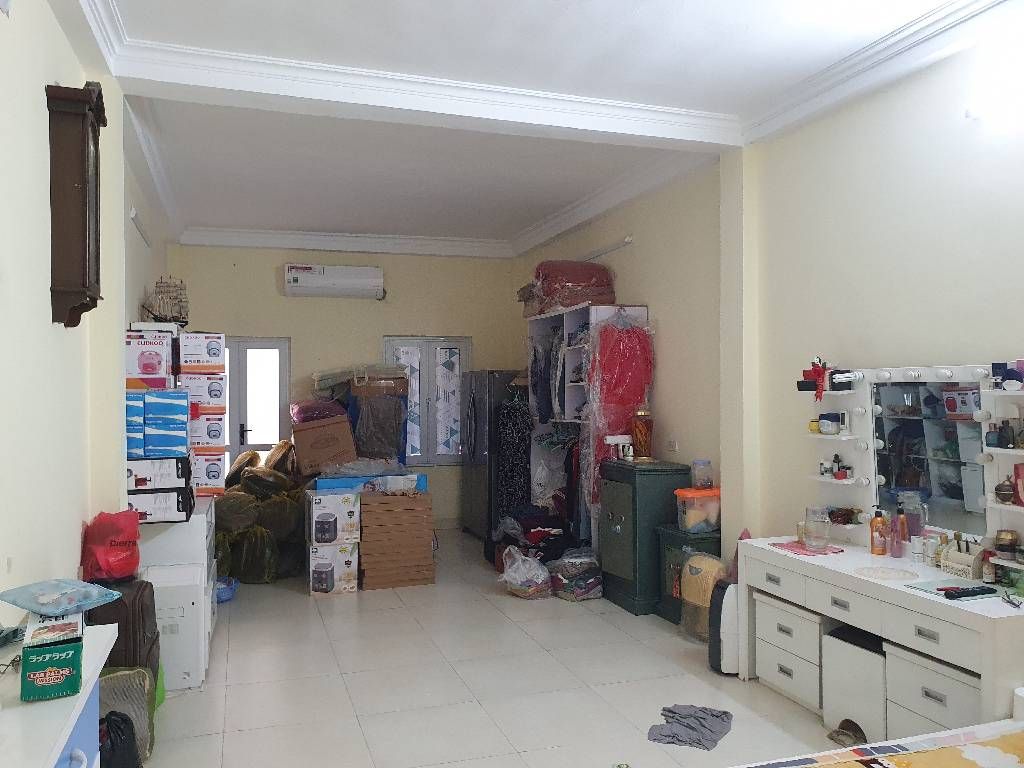 Bán nhà Nguyễn Xiển - diện tích 42m2 3 tầng - Ô tô vào tránh nhau - giá 5,3 tỷ