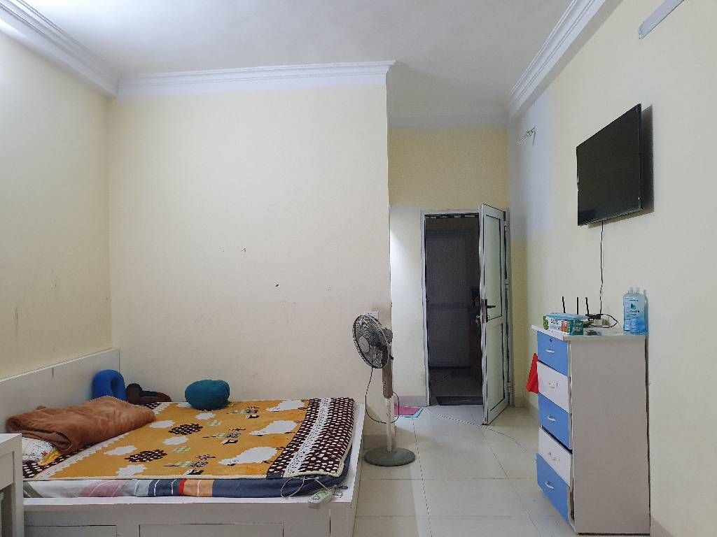 Bán nhà Nguyễn Xiển - diện tích 42m2 3 tầng - Ô tô vào tránh nhau - giá 5,3 tỷ