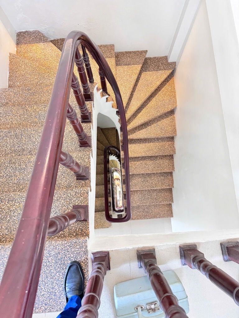 Bán nhà Đền Lừ 1 - diện tích 30m2 6 tầng - Ô TÔ TRÁNH - giá 15,8 tỷ