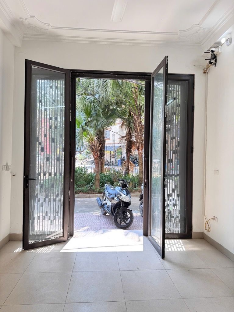 Bán nhà Đền Lừ 1 - diện tích 30m2 6 tầng - Ô TÔ TRÁNH - giá 15,8 tỷ