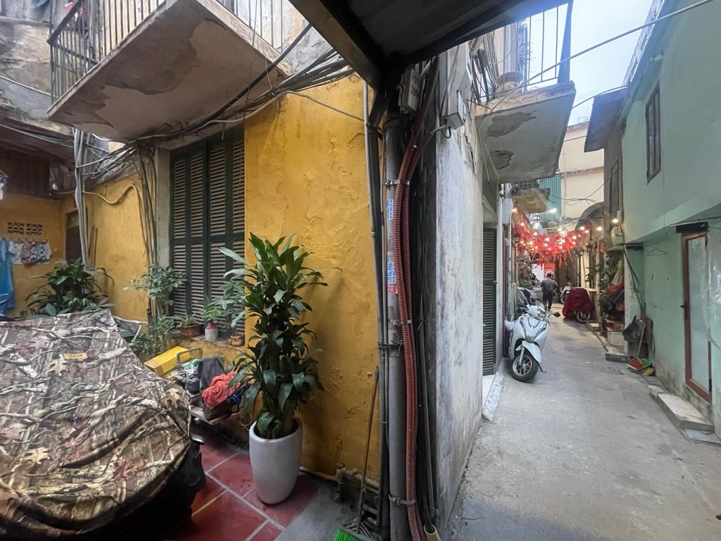 Bán nhà Hai Bà Trưng - diện tích 28m2 2 tầng - ô tô đỗ cửa - giá 4,9 tỷ