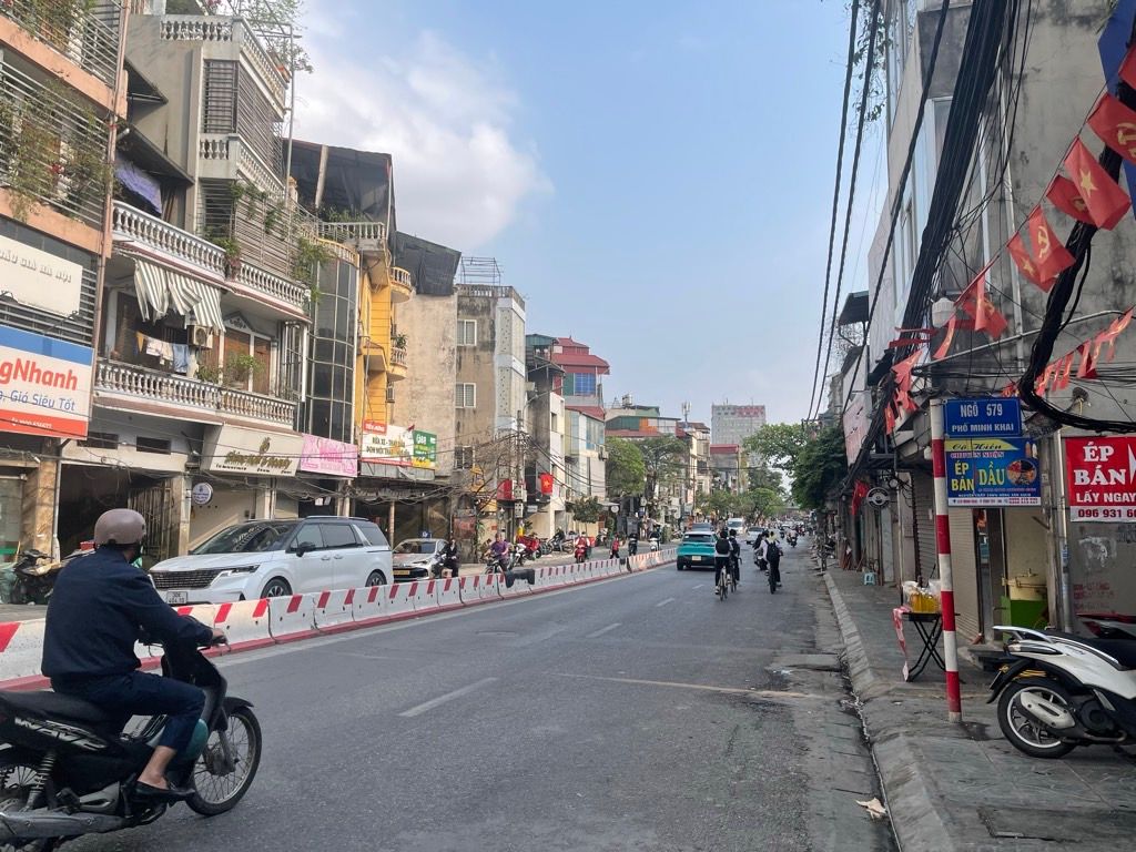 Bán nhà Minh Khai - diện tích 71.2m2 1 tầng - Mặt phố giá rẻ như mặt ngõ - giá 18 tỷ