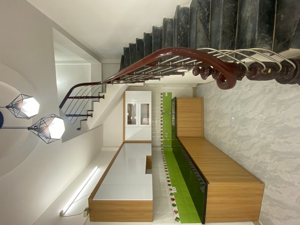 Bán nhà Đông Thiên - diện tích 30m2 5 tầng - ngõ nông gần phố - giá 7,85 tỷ