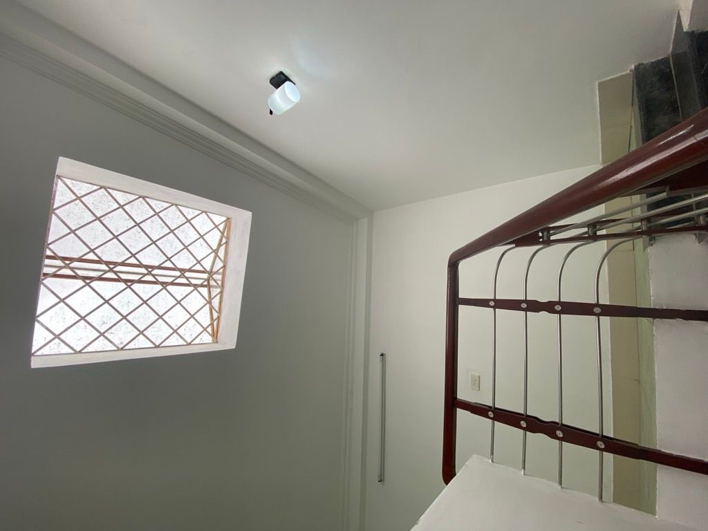 Bán nhà Đông Thiên - diện tích 30m2 5 tầng - ngõ nông gần phố - giá 7,85 tỷ