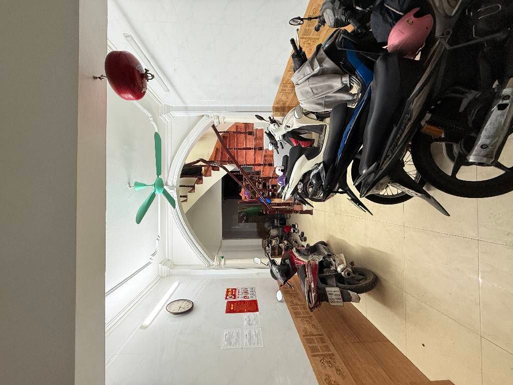 Bán nhà Kim Ngưu - diện tích 35.3m2 4 tầng - Gần phố, ô tô tránh - giá 10 tỷ