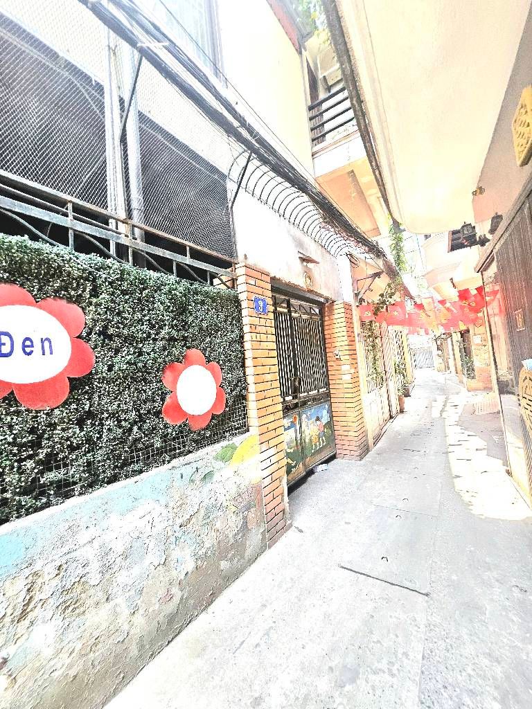 Bán nhà Hòa Bình - diện tích 50m2 1 tầng - ô tô tránh - giá 12,5 tỷ