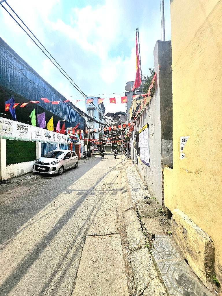 Bán nhà Hòa Bình - diện tích 50m2 1 tầng - ô tô tránh - giá 12,5 tỷ