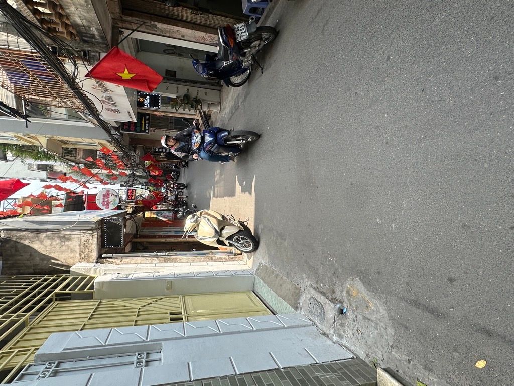 Bán nhà Thái Thịnh - diện tích 50.5m2 4 tầng - mặt ngõ ô tô tránh - giá 22 tỷ