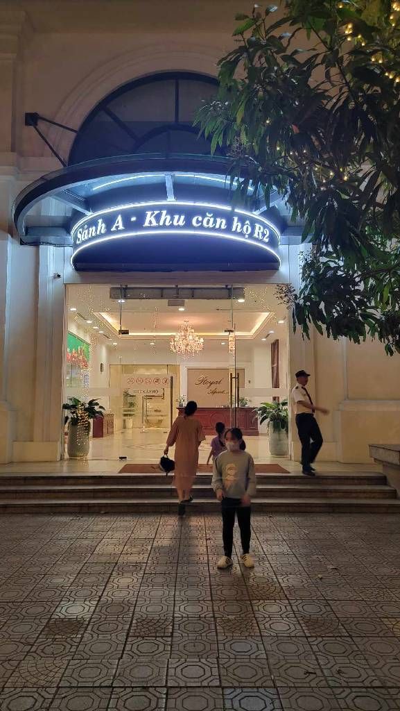 Bán nhà Nguyễn Trãi - diện tích 123m2 12 tầng - Căn hộ cao cấp Royal City - giá 19,5 tỷ