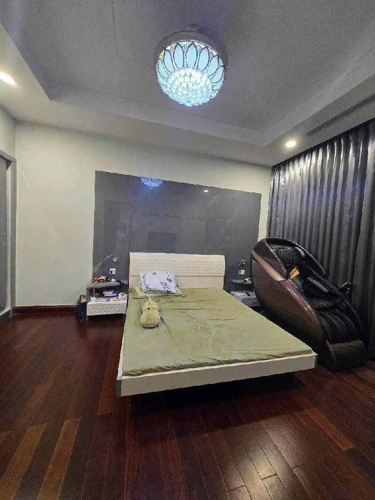 Bán nhà Nguyễn Trãi - diện tích 123m2 12 tầng - Căn hộ cao cấp Royal City - giá 19,5 tỷ