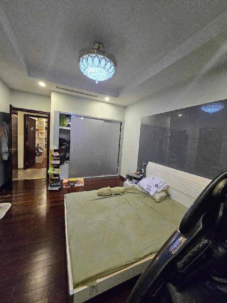 Bán nhà Nguyễn Trãi - diện tích 123m2 12 tầng - Căn hộ cao cấp Royal City - giá 19,5 tỷ