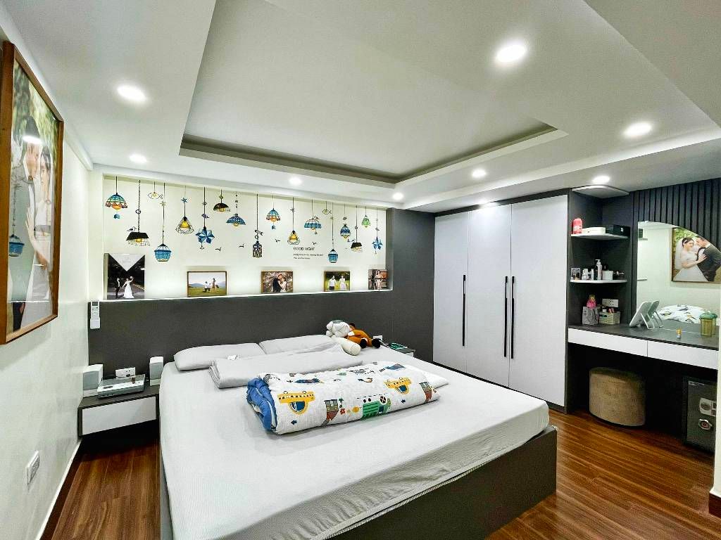 Bán nhà Giáp Nhất - diện tích 120m2 2 tầng - Ô tô tránh - giá 4,65 tỷ