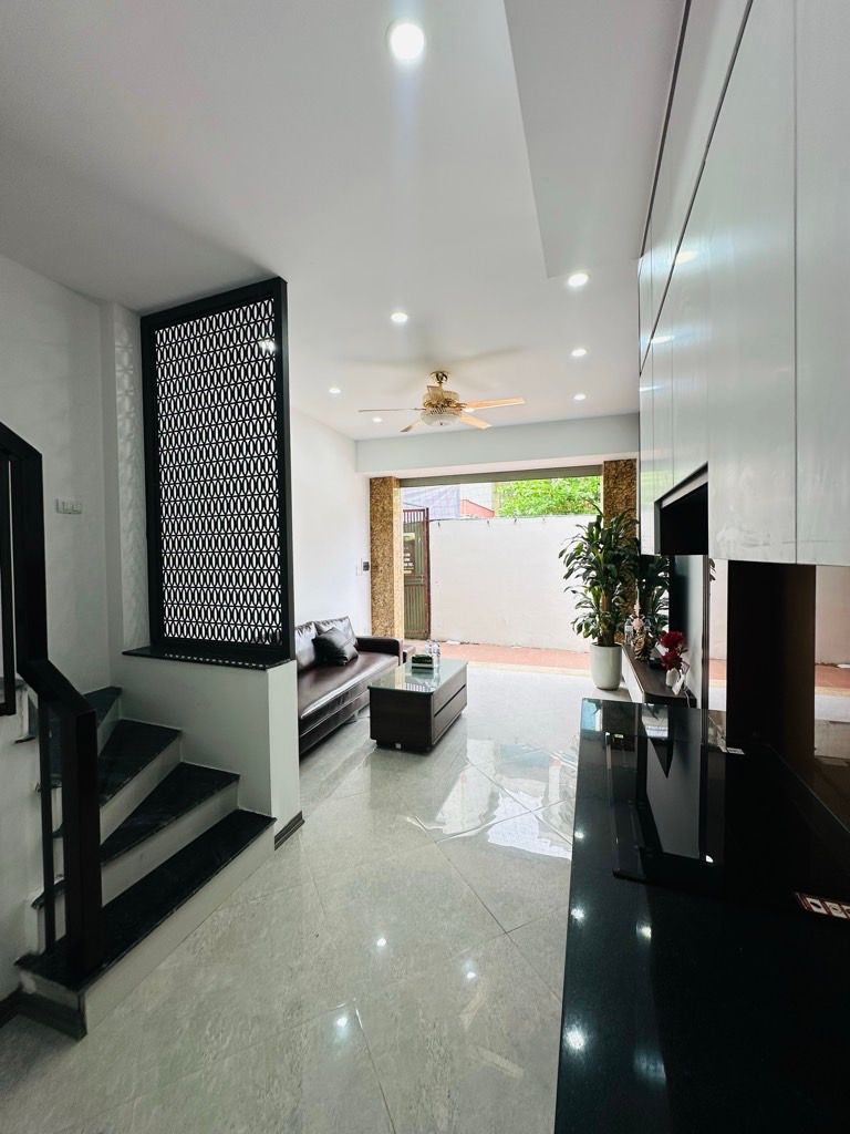 Bán nhà Hoàng Liệt - diện tích 23.8m2 4 tầng - Ô tô dừng đỗ cổng - giá 8,5 tỷ