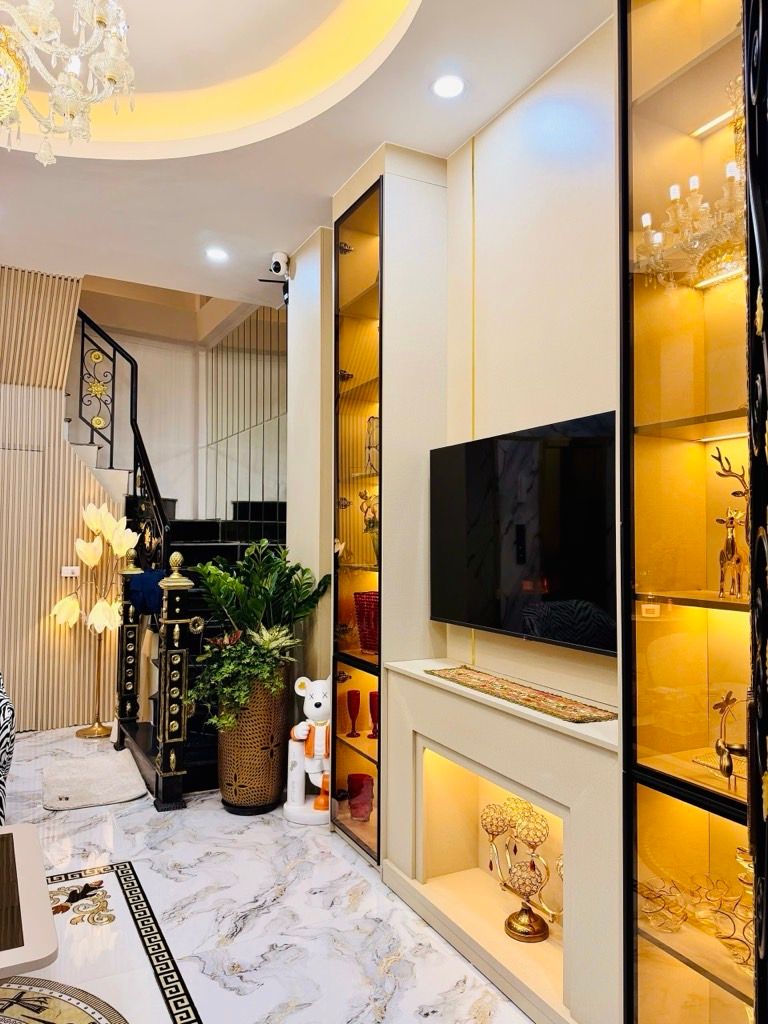 Bán nhà Hoàng Mai - diện tích 35m2 5 tầng - Thang máy, ô tô đỗ cửa - giá 0 tỷ