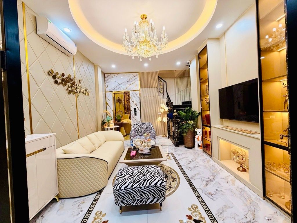 Bán nhà Hoàng Mai - diện tích 35m2 5 tầng - Thang máy, ô tô đỗ cửa - giá 0 tỷ