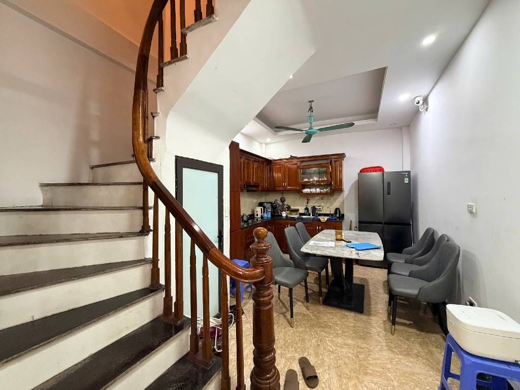 Bán nhà Đông Thiên - diện tích 40.7m2 4 tầng - Nhà đẹp ở luôn - giá 8,9 tỷ