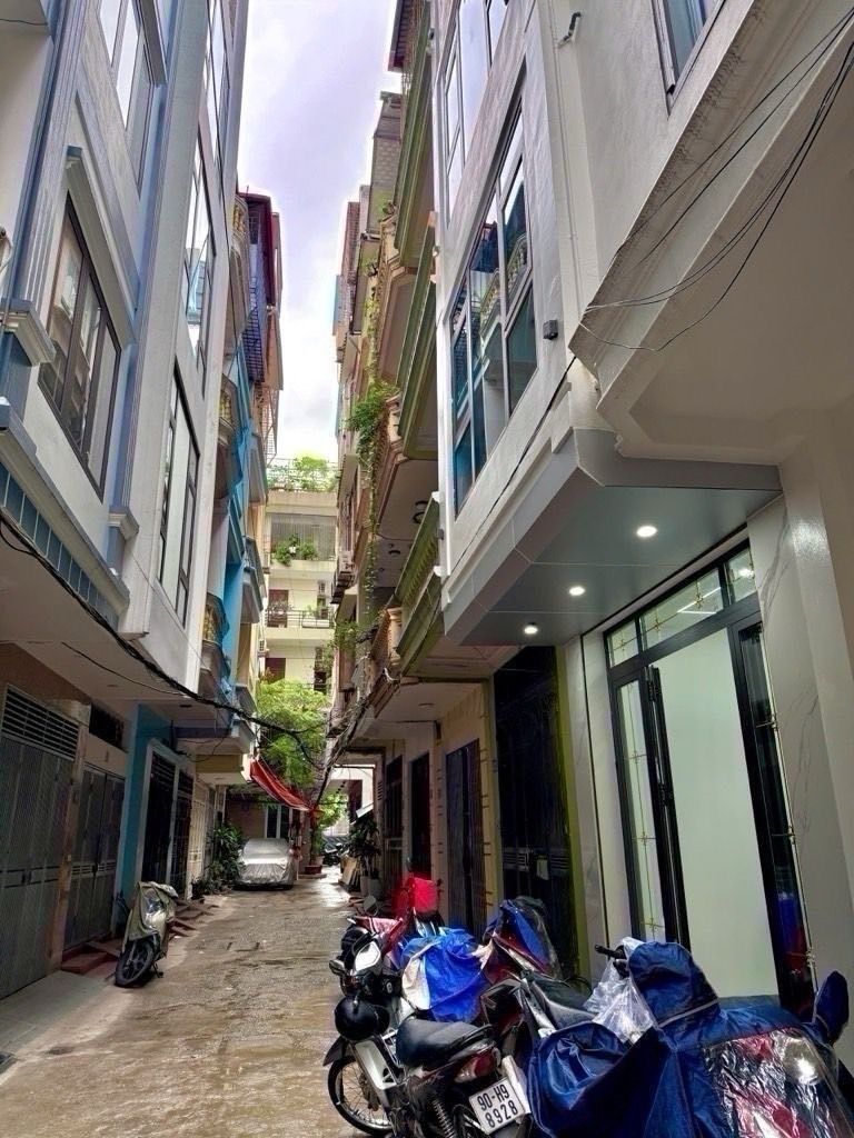 Bán nhà Đường Láng - diện tích 43m2 5 tầng - ô tô đỗ cửa - giá 15,5 tỷ