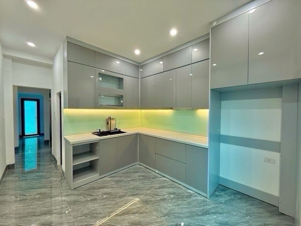 Bán nhà Đường Láng - diện tích 43m2 5 tầng - ô tô đỗ cửa - giá 15,5 tỷ