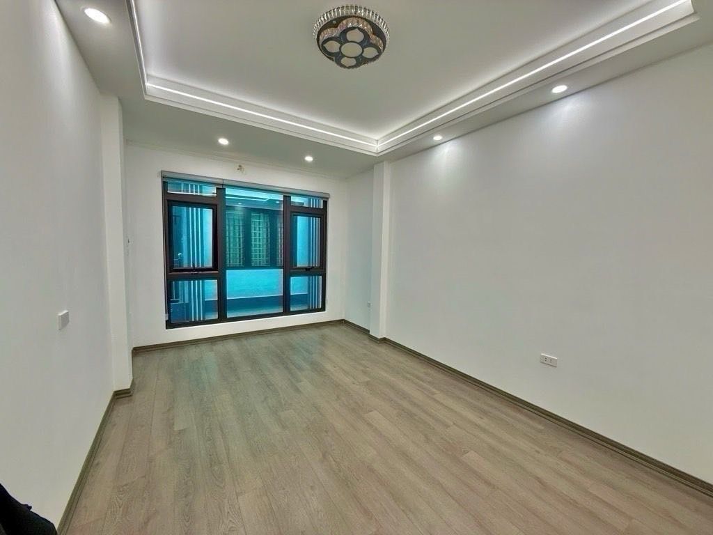 Bán nhà Đường Láng - diện tích 43m2 5 tầng - ô tô đỗ cửa - giá 15,5 tỷ