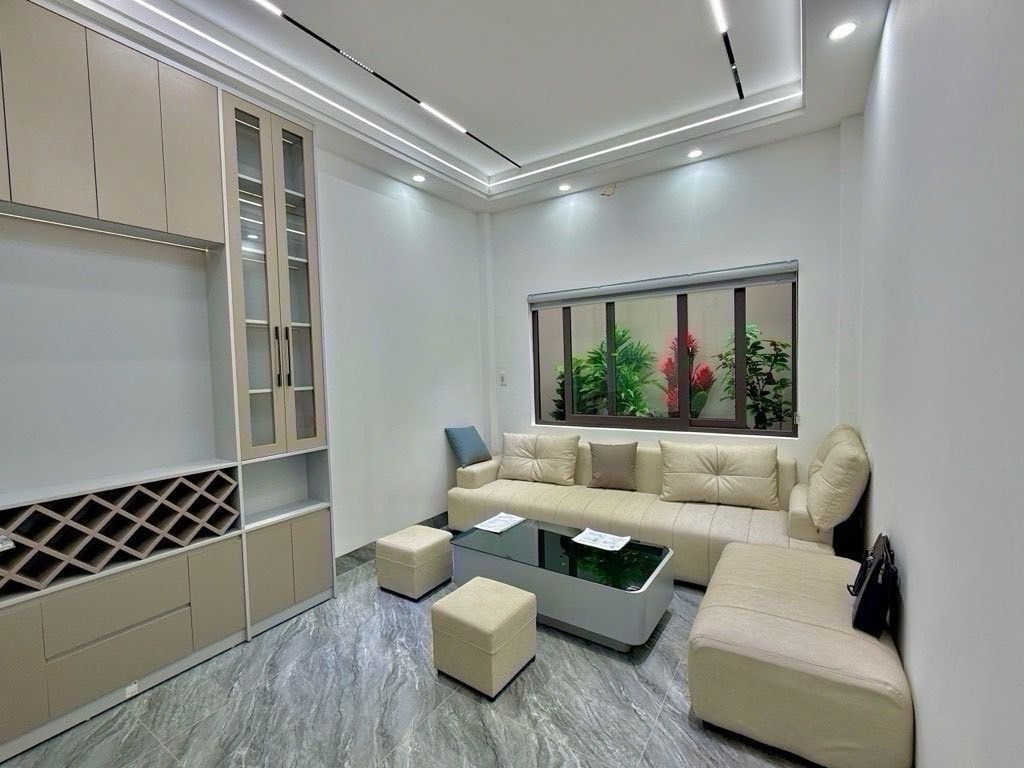 Bán nhà Đường Láng - diện tích 43m2 5 tầng - ô tô đỗ cửa - giá 15,5 tỷ