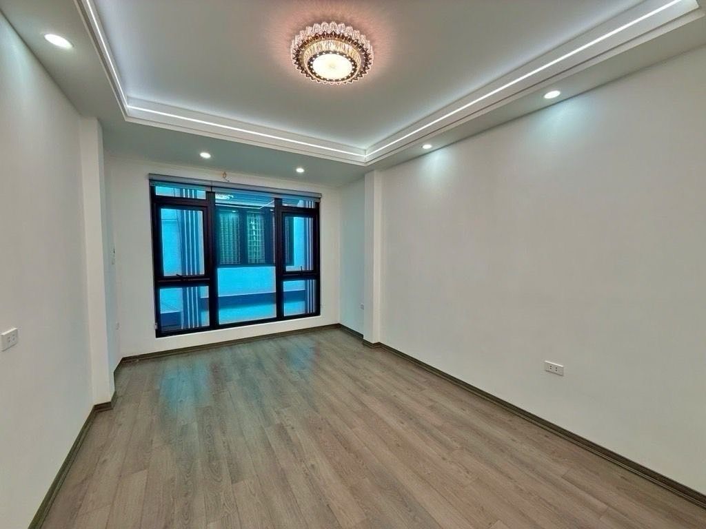 Bán nhà Đường Láng - diện tích 43m2 5 tầng - ô tô đỗ cửa - giá 15,5 tỷ