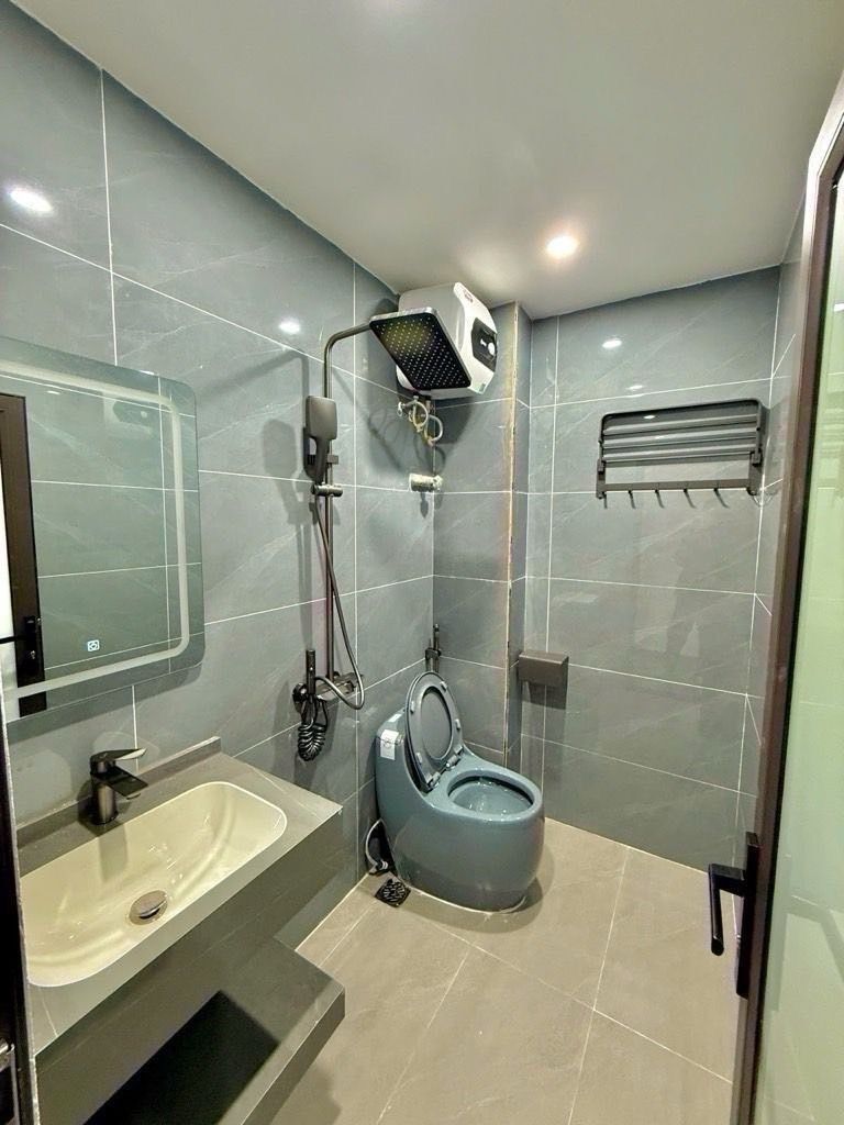 Bán nhà Đường Láng - diện tích 43m2 5 tầng - ô tô đỗ cửa - giá 15,5 tỷ